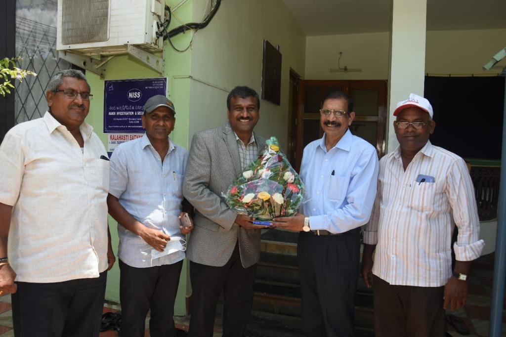 friends-felicitated-by-nooti-bapayya-chowdhury-12-june-2022-6.jpg