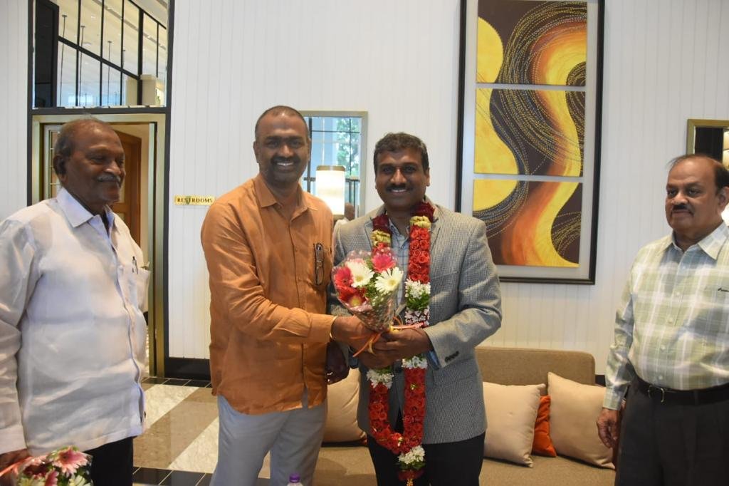 friends-felicitated-by-nooti-bapayya-chowdhury-12-june-2022-7.jpg
