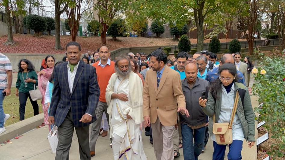 gandhi-peace-pilgrim-award-to-sri-sri-ravi-shankar-6.jpg