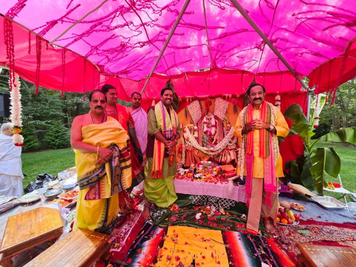 gangadhara-shastry-gana-pravachanam-at-jay-talluris-house-2.jpg