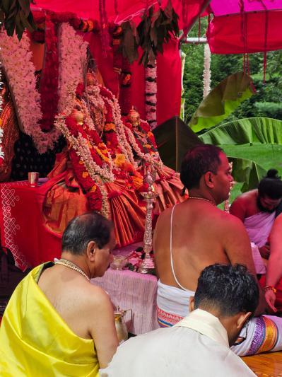 gangadhara-shastry-gana-pravachanam-at-jay-talluris-house-3.jpg