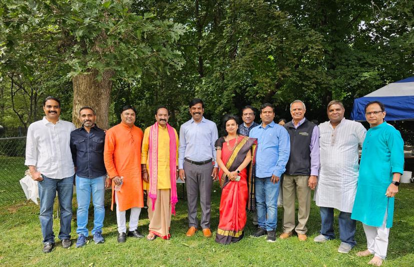 gangadhara-shastry-gana-pravachanam-at-jay-talluris-house-6.jpg