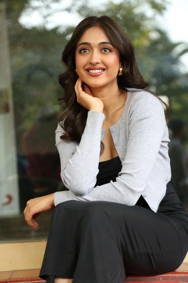 gayathri-bharadwaj-stills-19.jpg