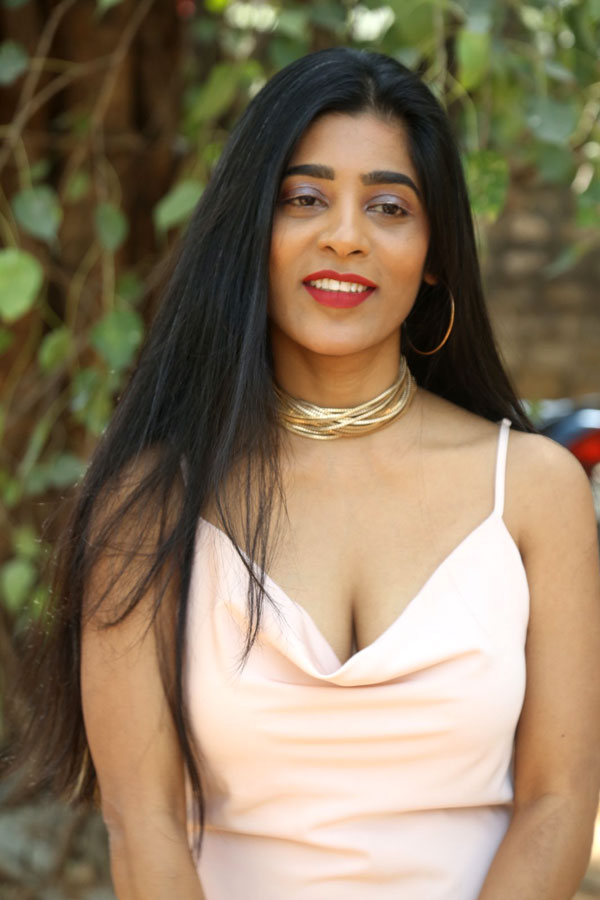 gayatri-gupta-stills-6.jpg