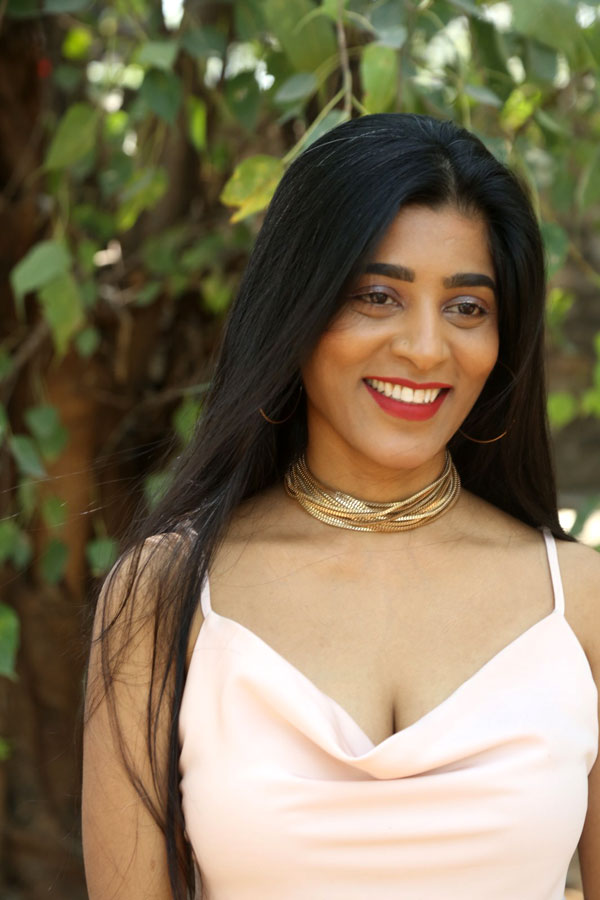 gayatri-gupta-stills-8.jpg