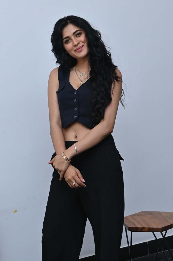 geethika-tiwary-stills-14.jpg