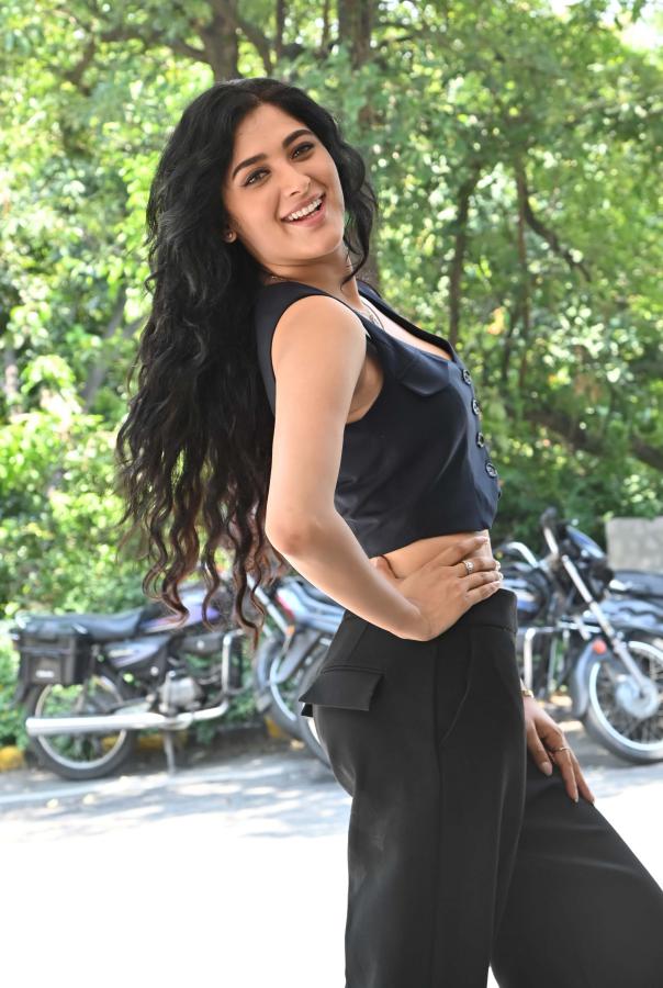 geethika-tiwary-stills-19.jpg