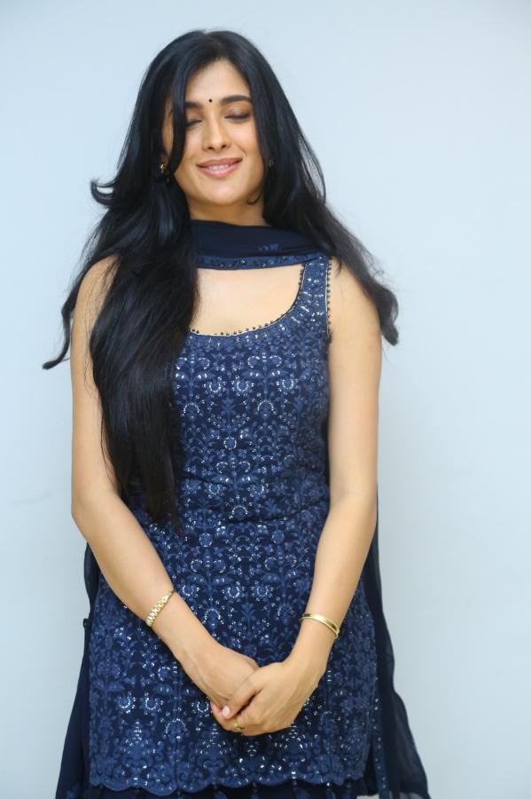 geethika-tiwary-stills-2-10.jpg
