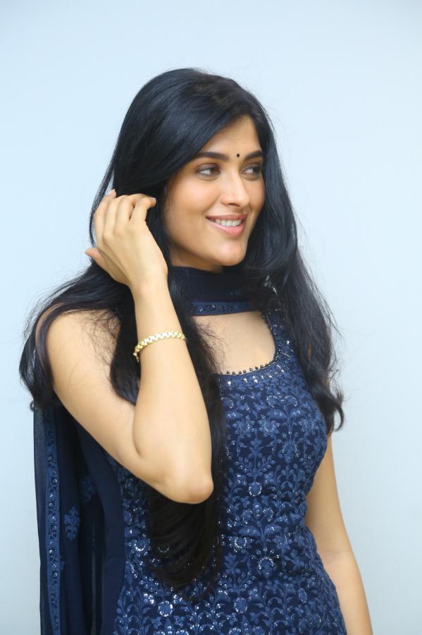 geethika-tiwary-stills-2-16.jpg