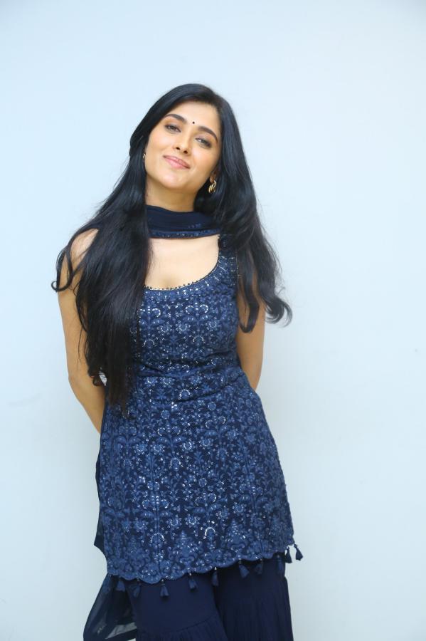 geethika-tiwary-stills-2-17.jpg