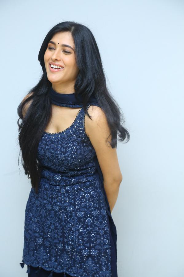 geethika-tiwary-stills-2-18.jpg
