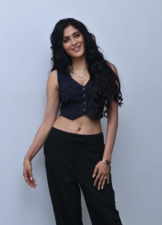 geethika-tiwary-stills-6.jpg