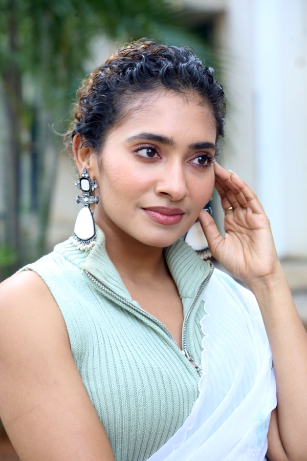gnaneswari-kandregula-stills-17.jpg