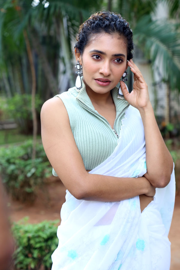 gnaneswari-kandregula-stills-2.jpg