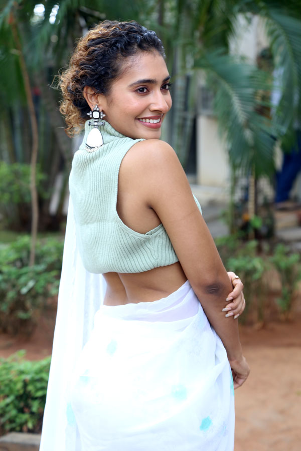 gnaneswari-kandregula-stills-20.jpg