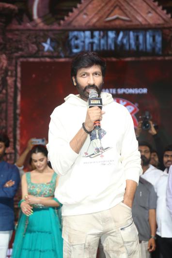 gopi-chand-stills-2-10.jpg