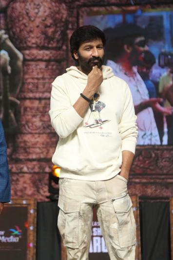 gopi-chand-stills-2-2.jpg