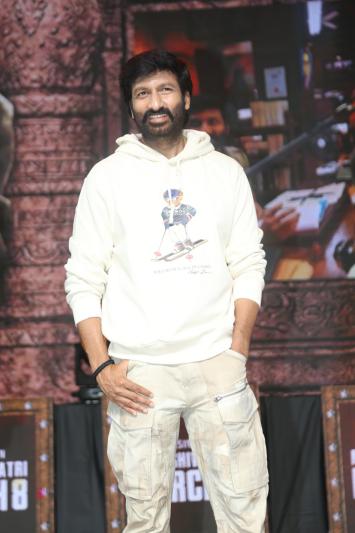 gopi-chand-stills-2-4.jpg