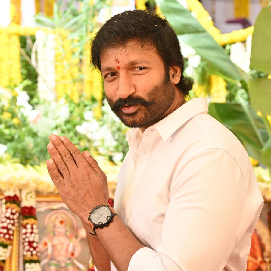gopi-chand-stills-3.jpg