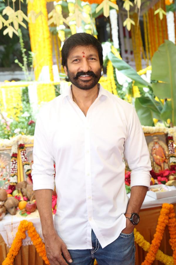 gopi-chand-stills-7.jpg