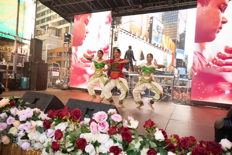 gopi-dairy-diwali-celebrations-at-times-square-4.jpg