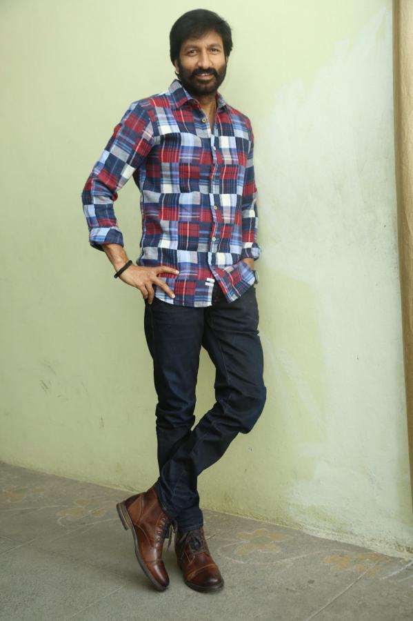 gopichand-stills-3-10.jpg