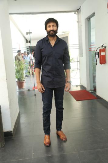 gopichand-stills-4-4.jpg
