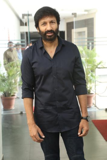 gopichand-stills-4-6.jpg