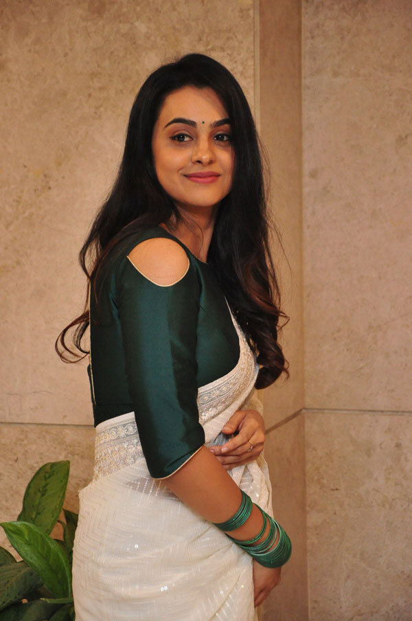 gopika-udayan-stills-2-13.jpg