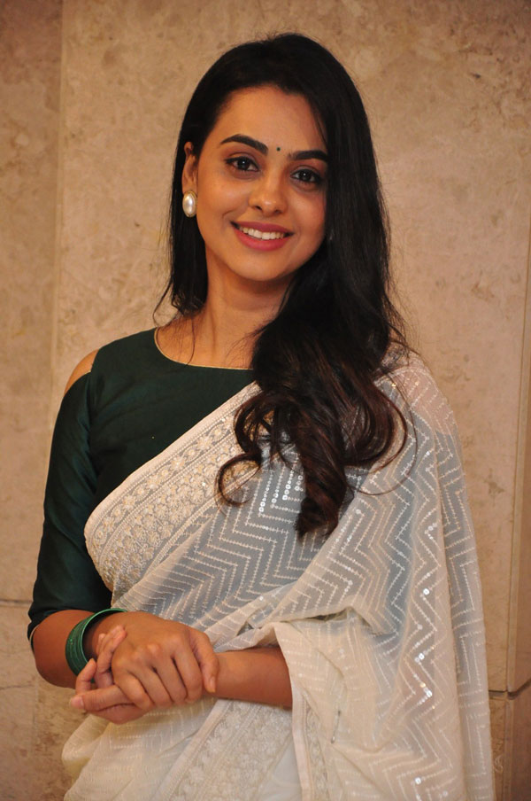 gopika-udayan-stills-2-2.jpg