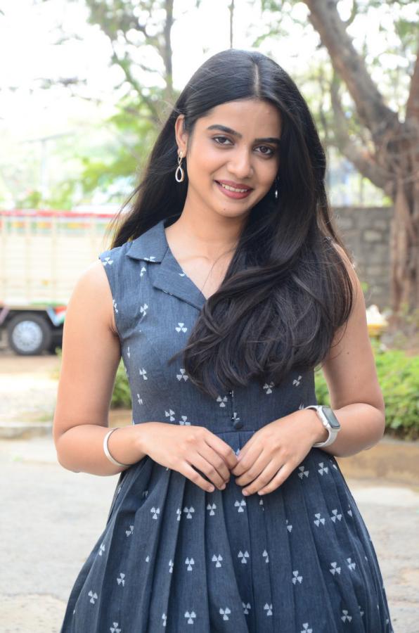 gouri-priya-reddy-stills-3.jpg