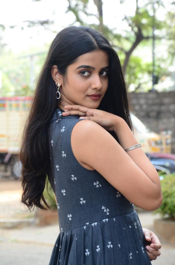 gouri-priya-reddy-stills-8.jpg