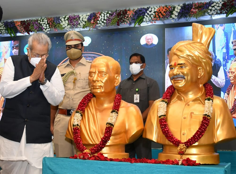 governor-cm-presents-ysr-lifetime-achievement-awards-3.jpg