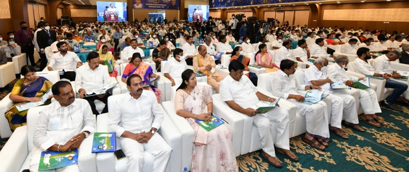 governor-cm-presents-ysr-lifetime-achievement-awards-6.jpg