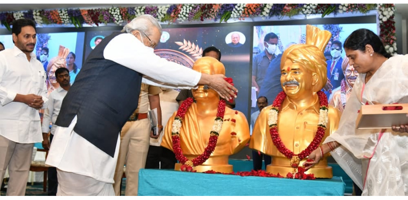 governor-cm-presents-ysr-lifetime-achievement-awards-9.jpg
