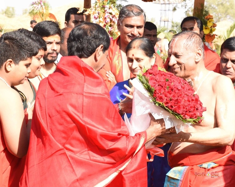 Governor at Ayutha Chandi Yagam