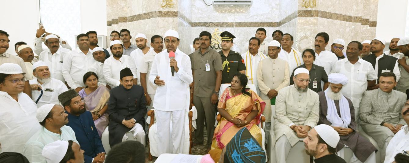 governor-tamilisai-and-cm-kcr-at-telangana-secretariat-2.jpg