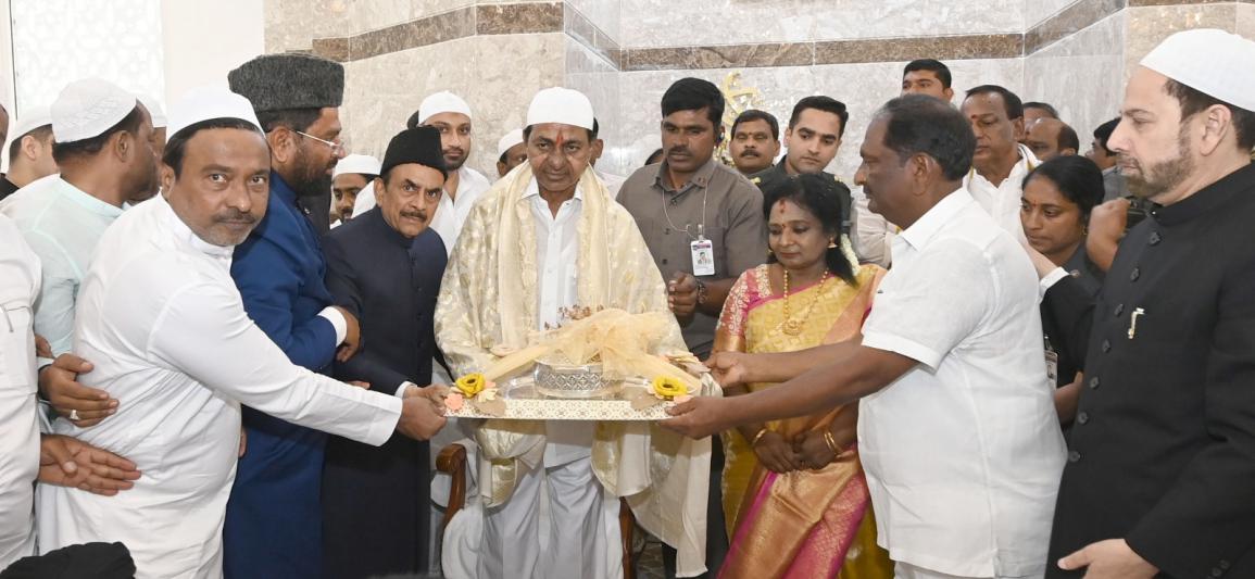 governor-tamilisai-and-cm-kcr-at-telangana-secretariat-4.jpg