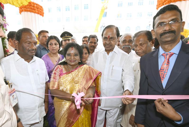 governor-tamilisai-and-cm-kcr-at-telangana-secretariat-6.jpg