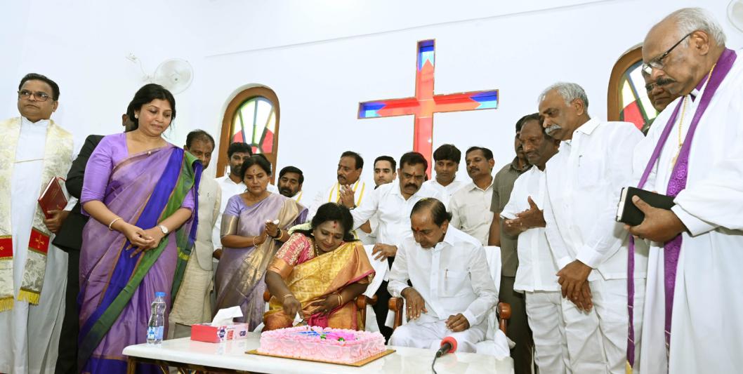 governor-tamilisai-and-cm-kcr-at-telangana-secretariat-8.jpg