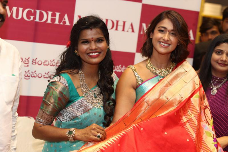 grand-launch-of-mugdha-art-studio-in-vizag-11.jpg