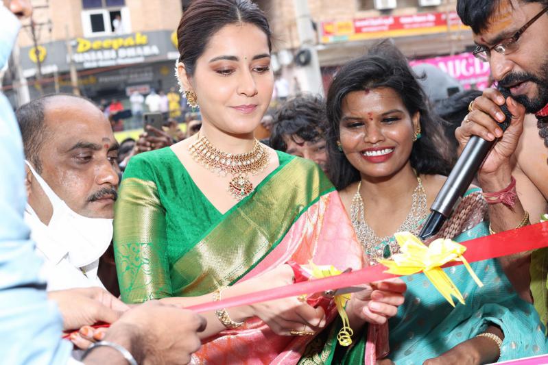 grand-launch-of-mugdha-art-studio-in-vizag-12.jpg