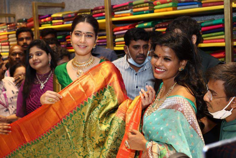 grand-launch-of-mugdha-art-studio-in-vizag-14.jpg