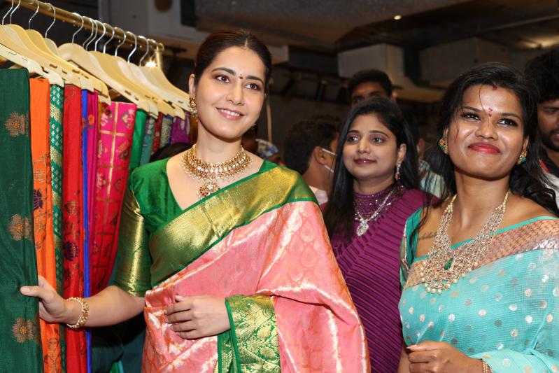 grand-launch-of-mugdha-art-studio-in-vizag-16.jpg