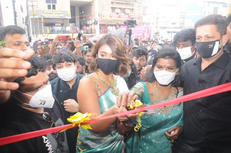 grand-launch-of-mugdha-art-studio-in-vizag-17.jpg