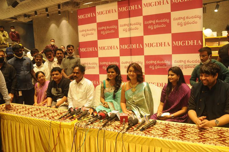 grand-launch-of-mugdha-art-studio-in-vizag-20.jpg