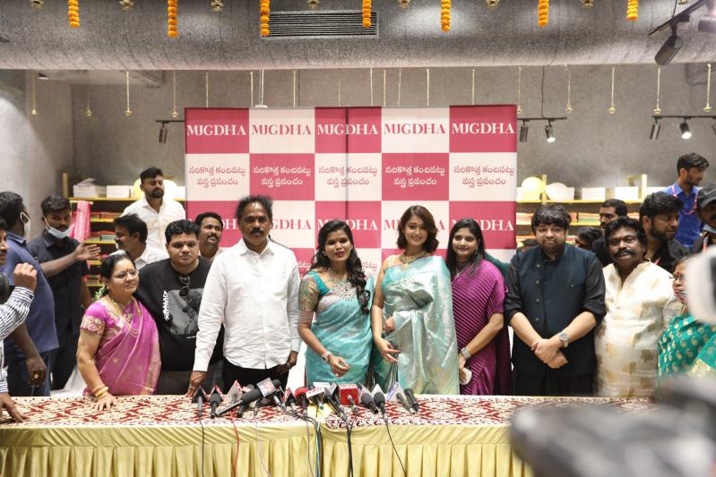 grand-launch-of-mugdha-art-studio-in-vizag-3.jpg