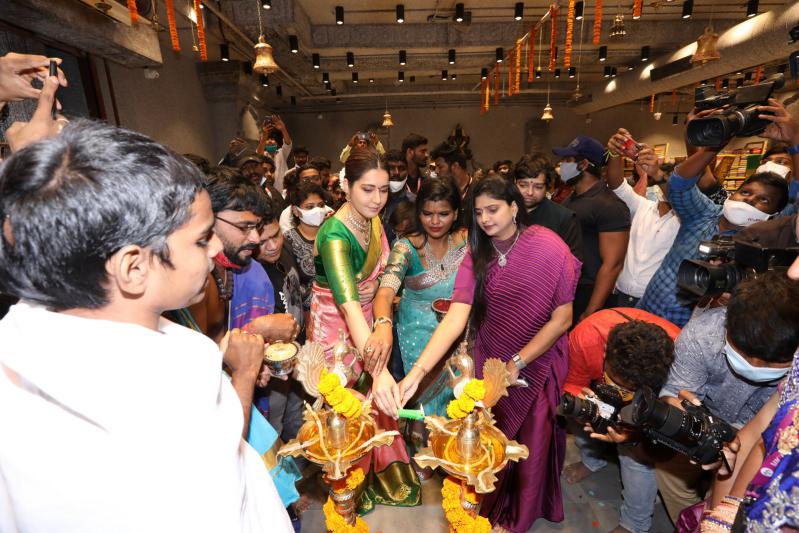 grand-launch-of-mugdha-art-studio-in-vizag-6.jpg
