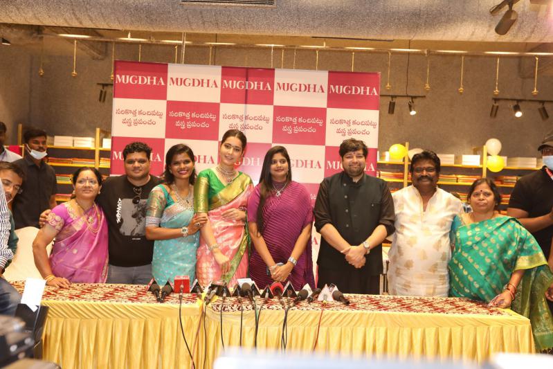 grand-launch-of-mugdha-art-studio-in-vizag-7.jpg