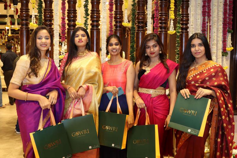 grand-launching-gowri-signature-collections-12.jpg